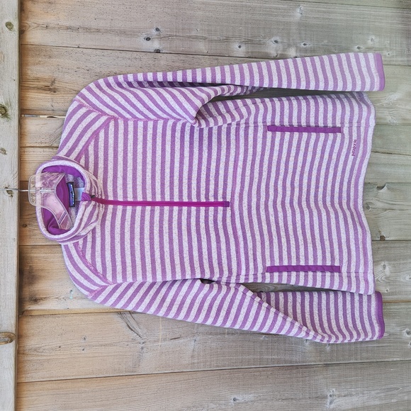Patagonia Tops - Patagonia size medium half zip pullover sweat top.